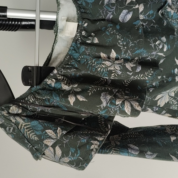 off shoulder top - Picture 2 of 5